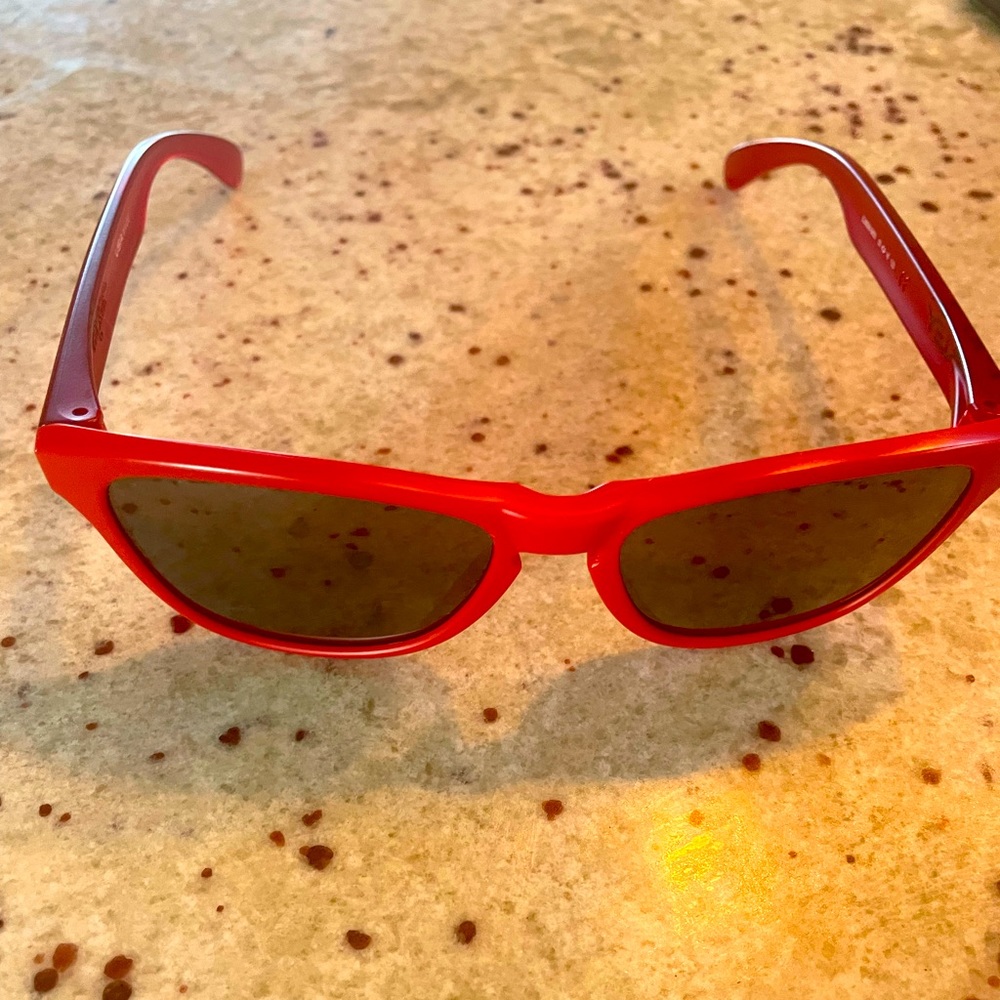 Youth Oakley frog skins